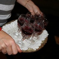 Sebnemin bahcesinin kirazlarindan kendi elleriyle yaptigi likor